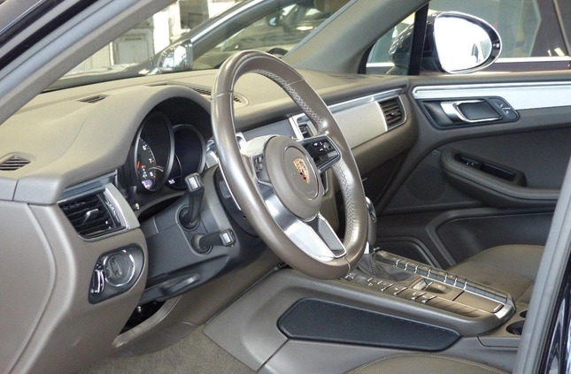 Porsche Macan cena 149999 przebieg: 182000, rok produkcji 2016 z Ropczyce małe 277